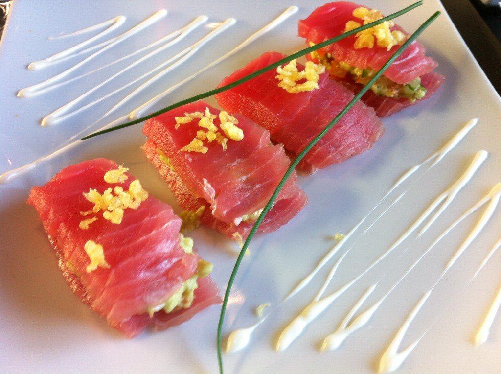 Vörös tonhal sashimi avocado krémmel töltve